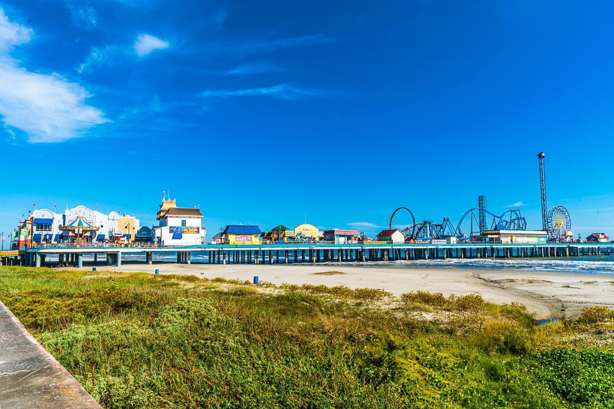 Beachside Paradise Retreat With Luxury Villa Galveston Bagian luar foto